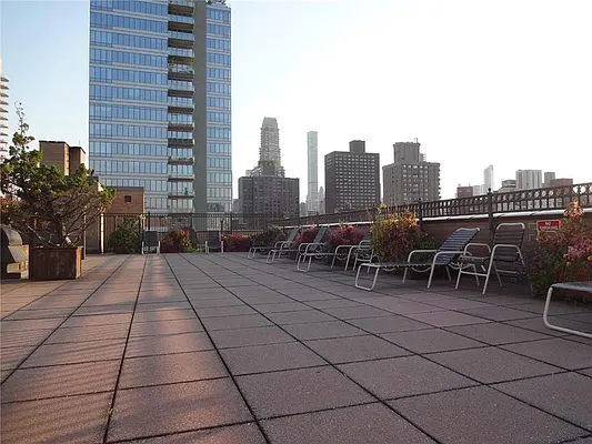 Rented by R New York | media 8