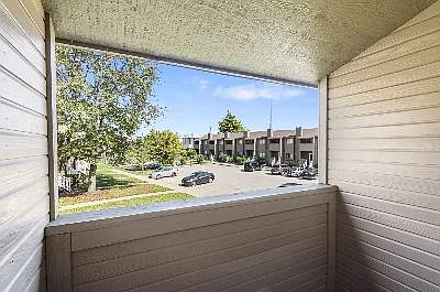 The Grove Townhomes - 1711 E Walnut Lawn St - M — Photo 4