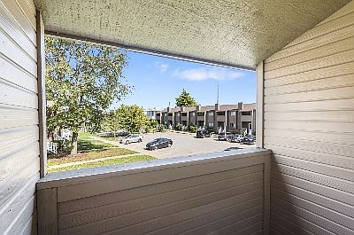 4th image of 1707 E Walnut Lawn St APT M