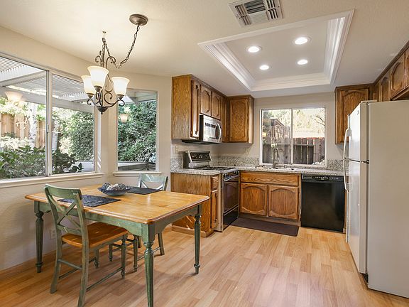 4th image of 1429 Everett Way