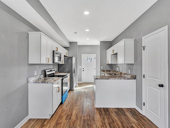 3rd image of 1821 North Ave NE