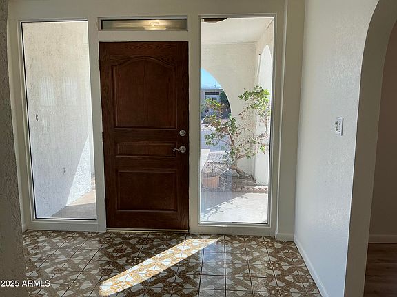 4th image of 2515 E CLAIRE Drive