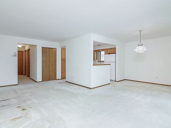 4th image of 7525 Sheridan Dr APT 3F