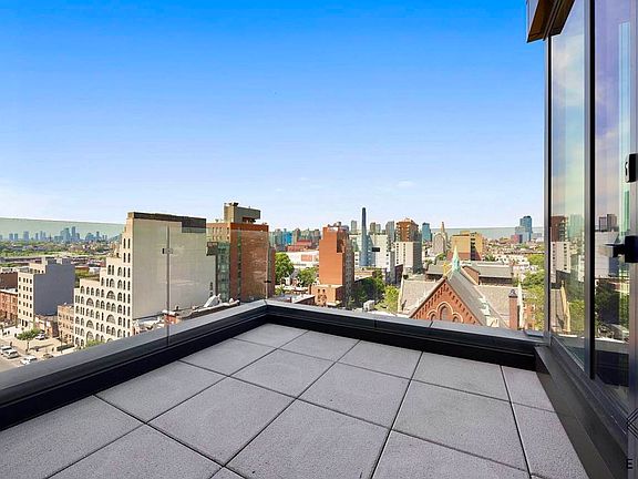 4th image of 262 9th St #Penthouse 903