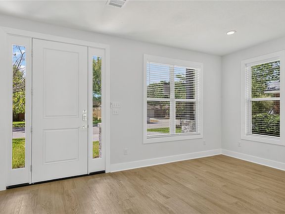 5th image of 1307 Bayou Woods Dr