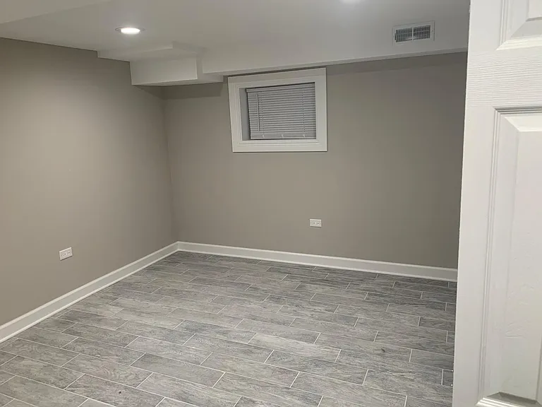 2834 W Berwyn Ave — Photo 3