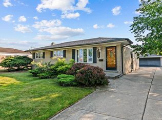 23729 Grove St, Saint Clair Shores, MI 48080