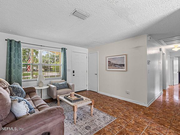 5th image of 2464 Spokane Avenue E