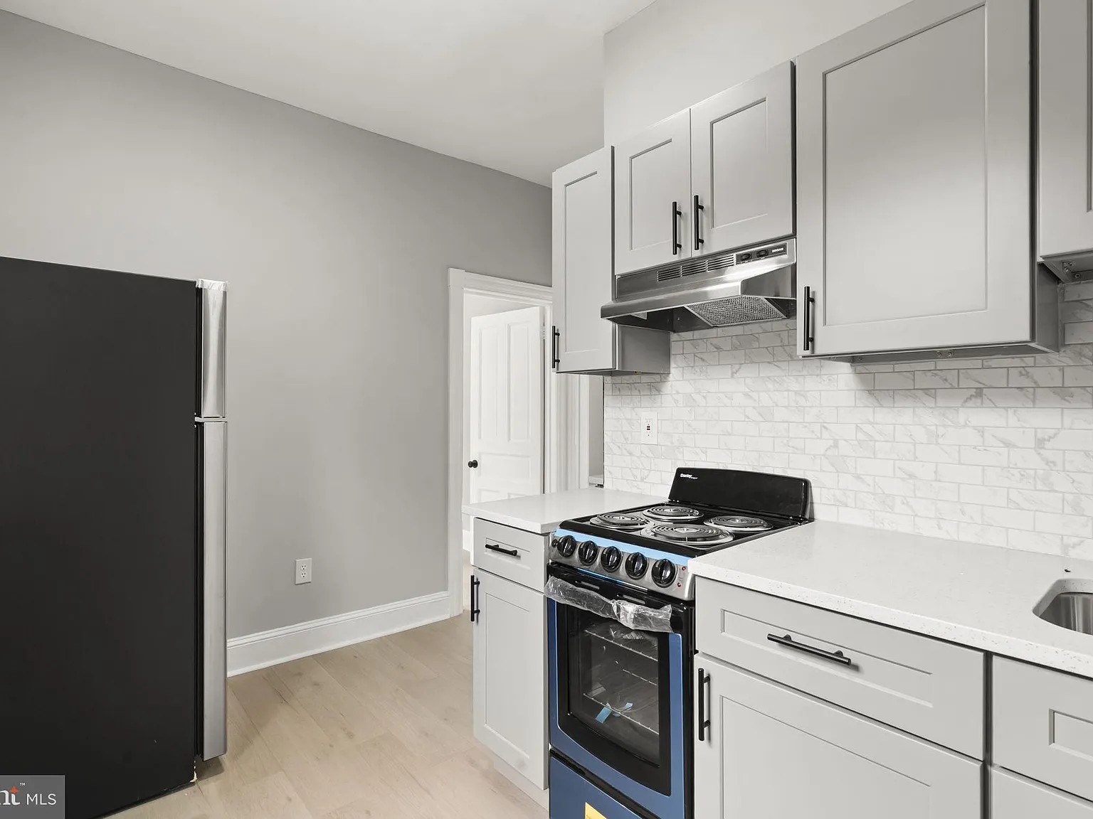 2 bed, 1.0 bath, $1,450 — Photo 4