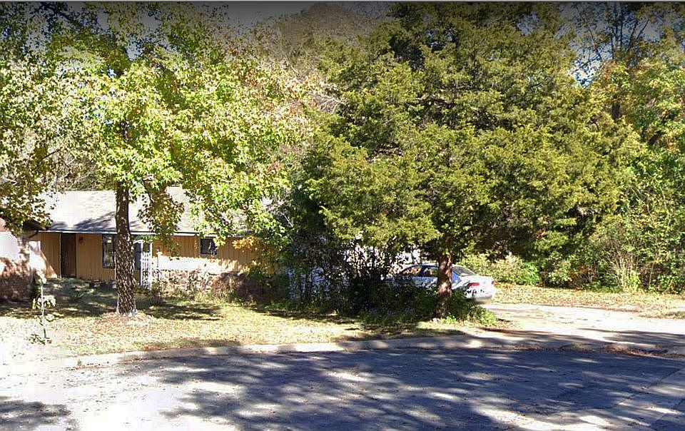 1st image of 211 E Seneca St