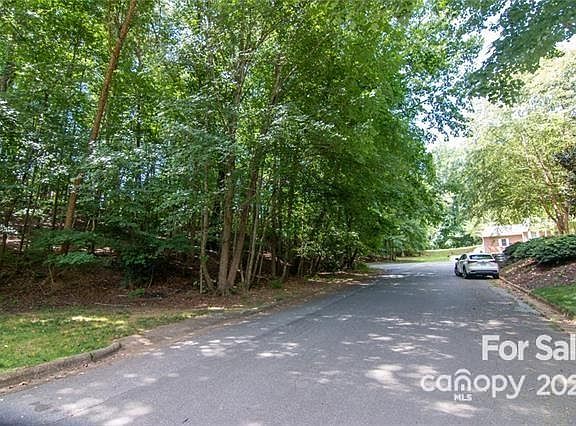 4th image of 127 Oakwood Dr #14