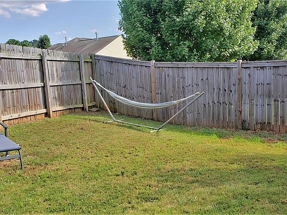 3rd image of 404 Norwell Ln
