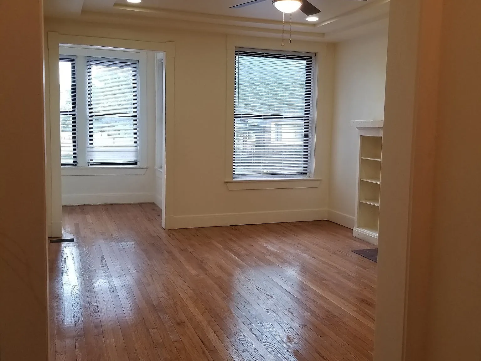 3 bed, 1.5 bath, 1300 sqft, $1,550 — Photo 1