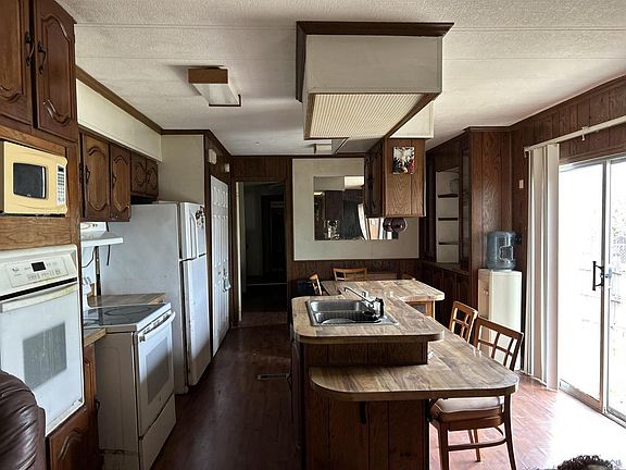 3rd image of 2426 W Camellia Dr