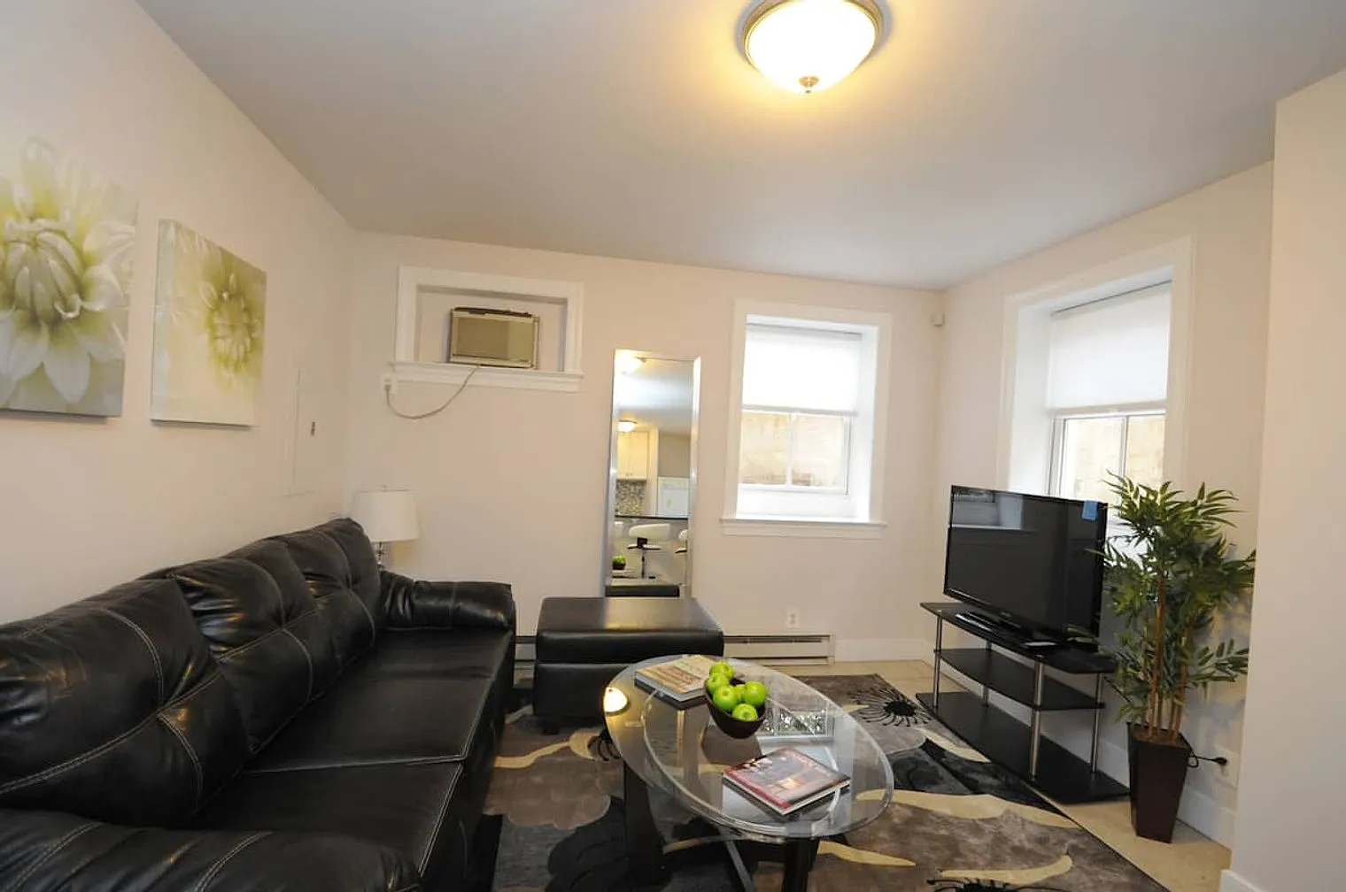 1 bed, 1.0 bath, 8611 sqft, $3,498 — Photo 2