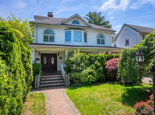 3225 155th St, Flushing, NY 11354