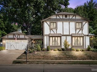 1812 Schoettler Valley Dr, Chesterfield, MO 63017