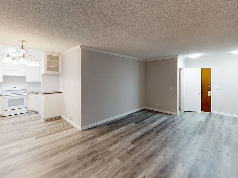 Hamel Granada Apartments..Gorgeous Apartment Available...CALL NOW! — Photo 11