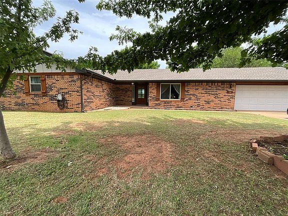 2nd image of 116 Pinewood Dr