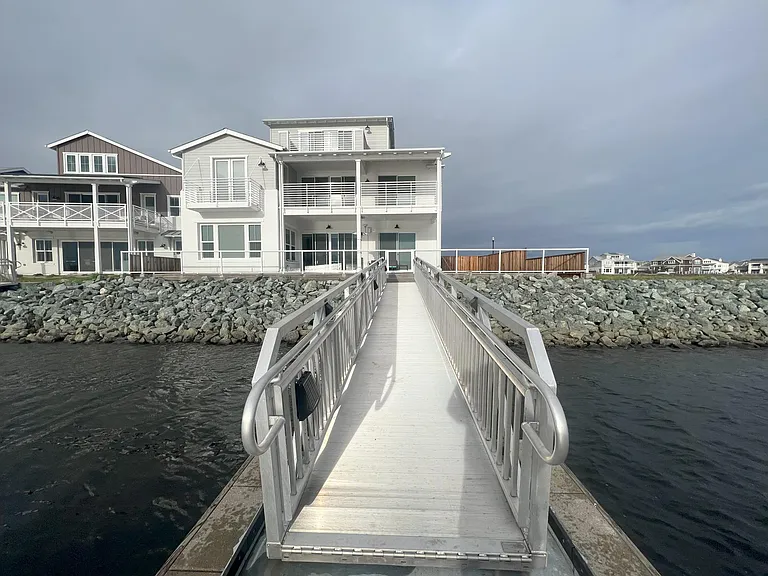 472 Halcyon Pl — Photo 38