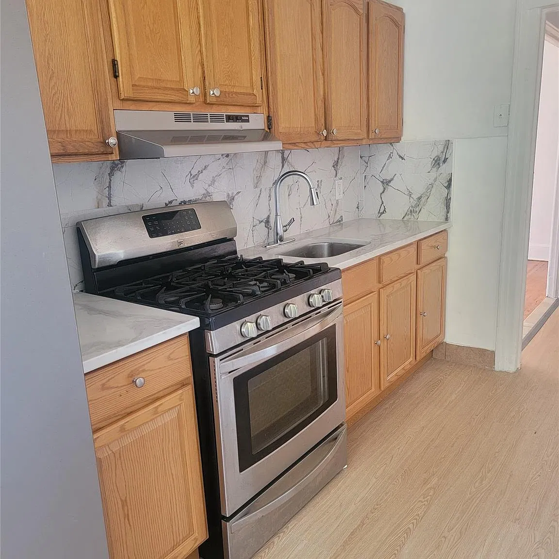 2 bed, 1.0 bath, 1472 sqft, $3,100 — Photo 3