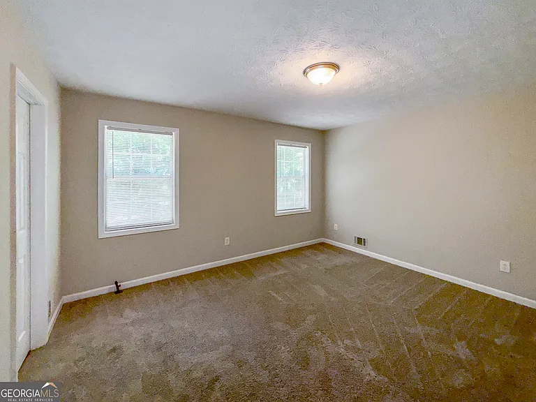2025 Old Concord Dr SE — Photo 10