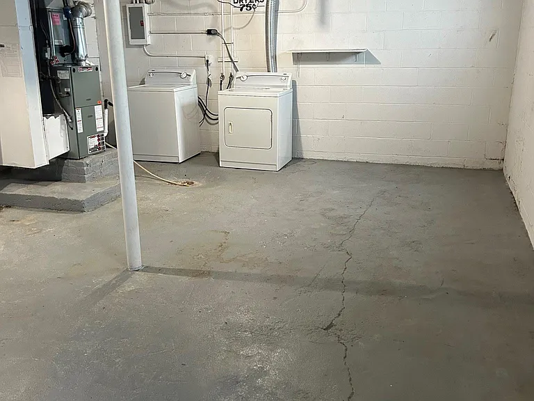 2928 Dupont St #1 — Photo 6