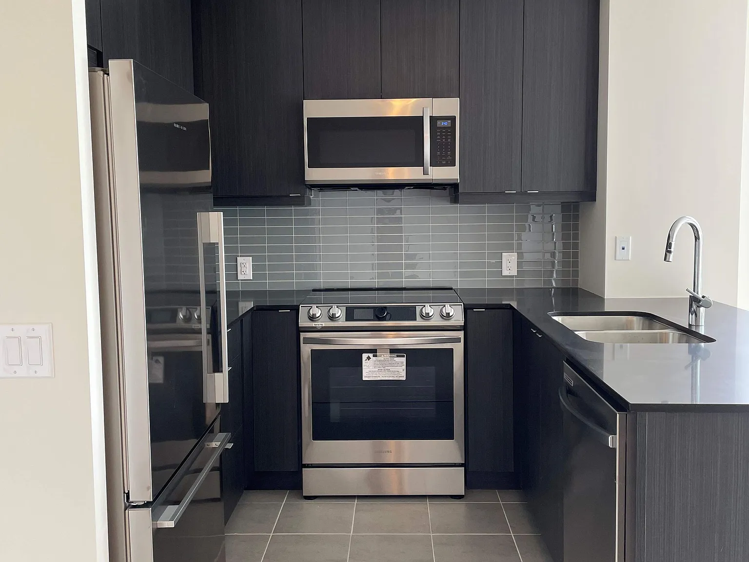 3 bed, $3,100 — Photo 2