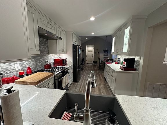 4th image of 14 Latham Wood Unit 14