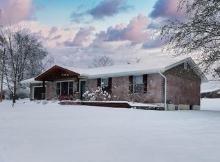 823 Castleaire Pkwy, Saint Louis, MO 63129