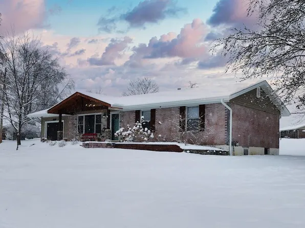 823 Castleaire Pkwy, Saint Louis, MO 63129