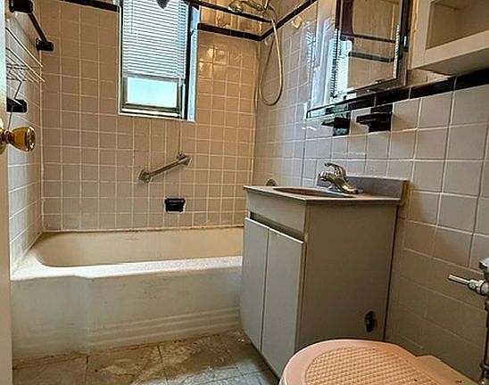 5th image of 2140 Knapp St APT 3G