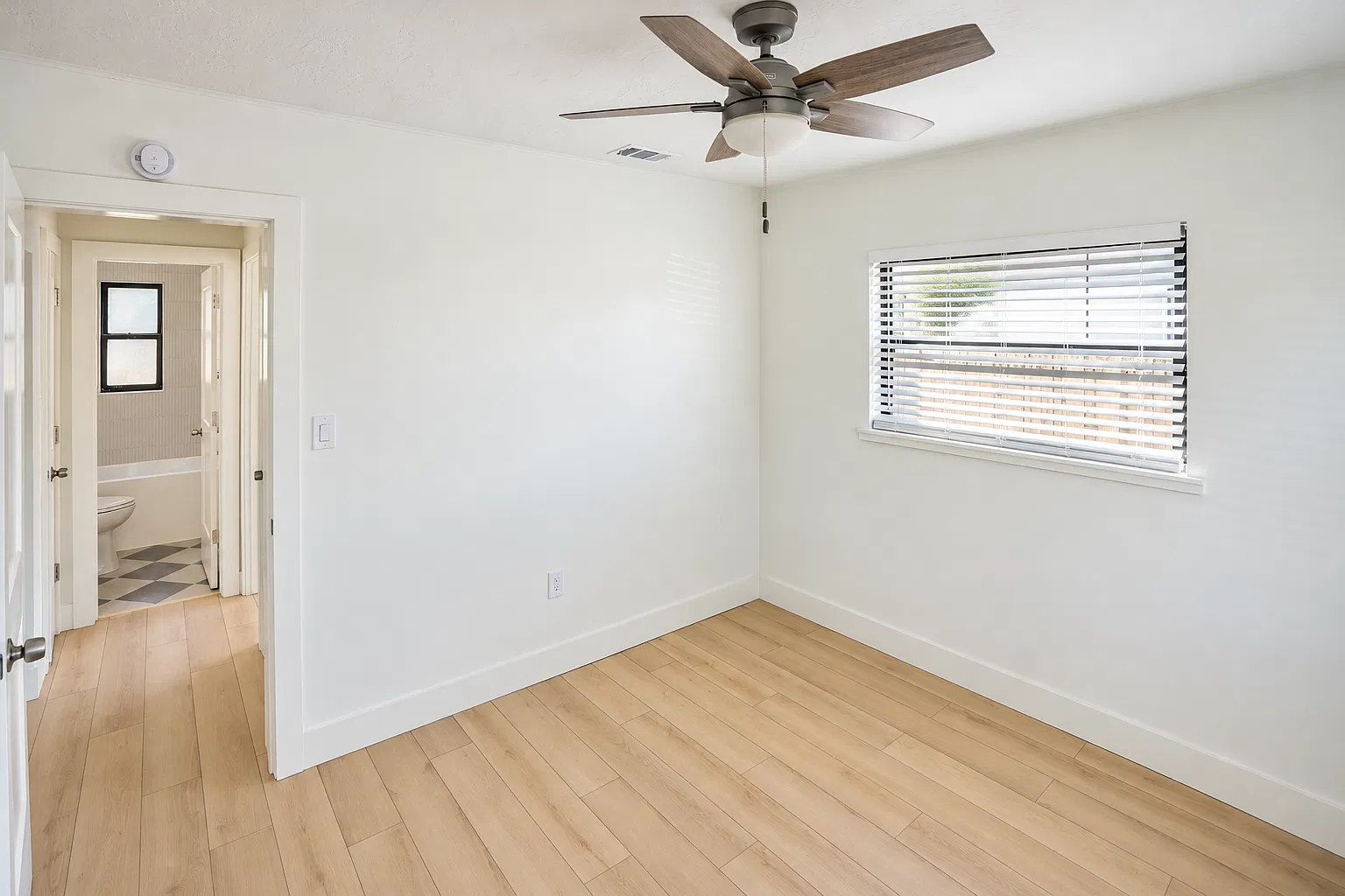 2 bed, 800 sqft, $2,495 — Photo 3