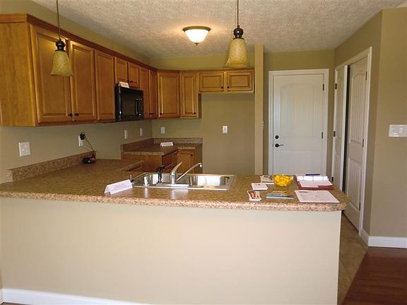 5th image of 317 Dain Tree Dr