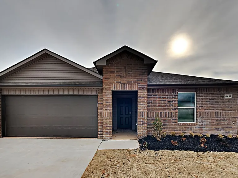 4412 Palmetto Bluff Dr — Photo 1