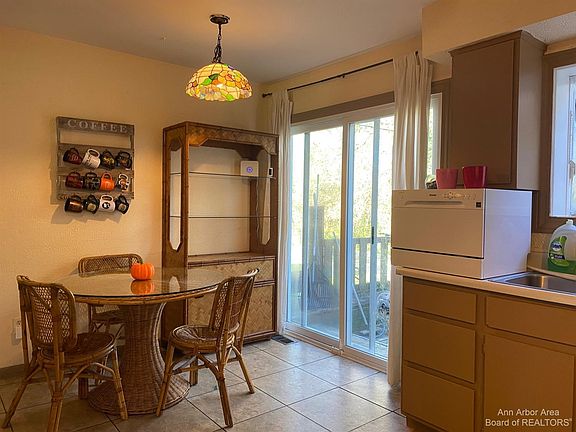 4th image of 206 Woodingham Ct