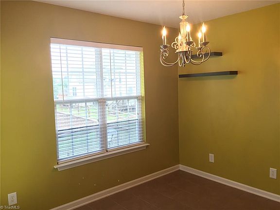 2nd image of 220 Blue Robin Way