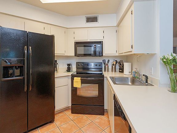 5th image of 3661 Atrium Dr #103