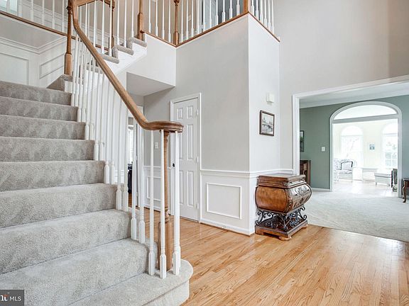 2nd image of 6817 Hartwood Ln