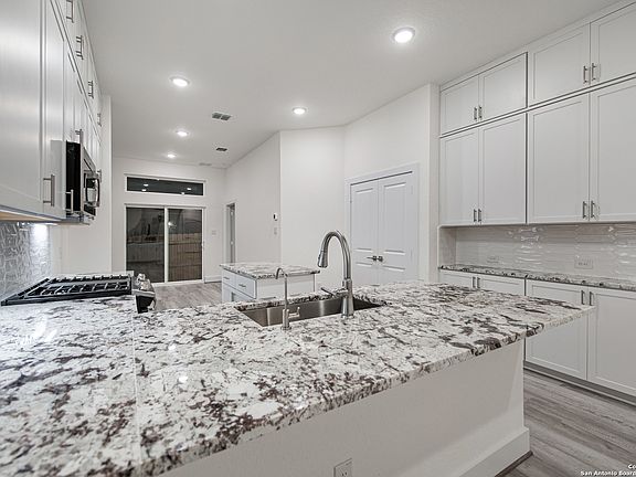 4th image of 8851 Oakland Blvd. Bldg. #67