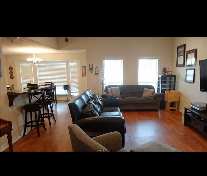 926 Whitewing Ln — Photo 5