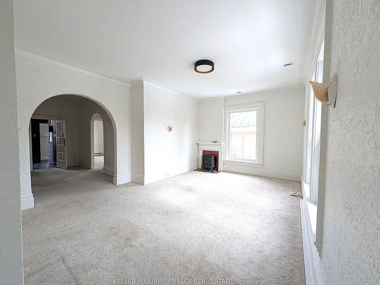 35 King St #4 — Photo 4