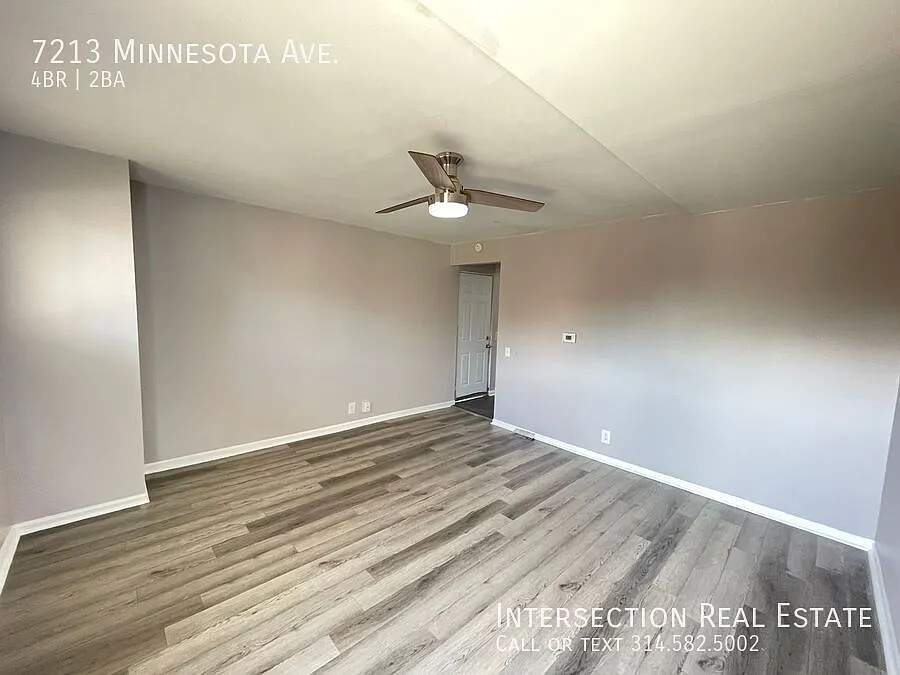 Renovated 4 Bed/2Bath with in unit Washer/Dryer in S. City! — Photo 4