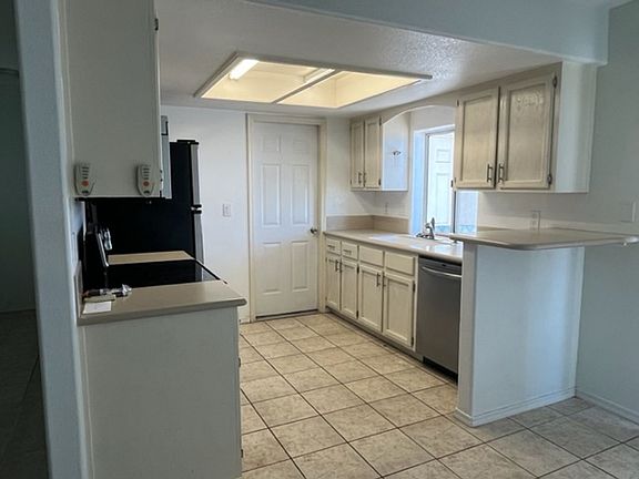 4th image of 721 Delta Dr APT A