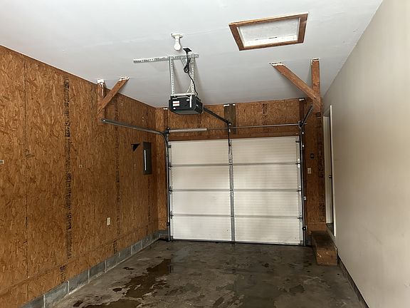 3rd image of 1105 E Boulevard St