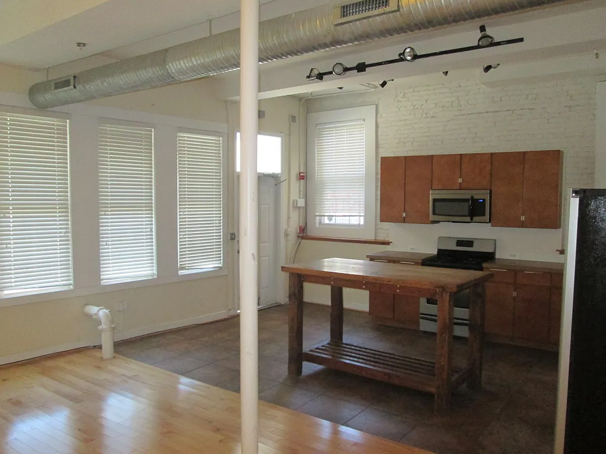 Building Photo - 1211 S Charles St #5