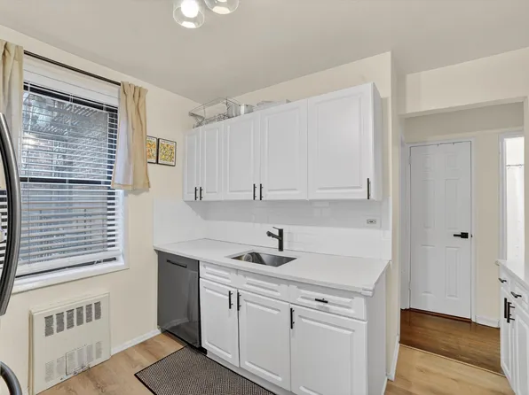 6495 Broadway image 18 of 32