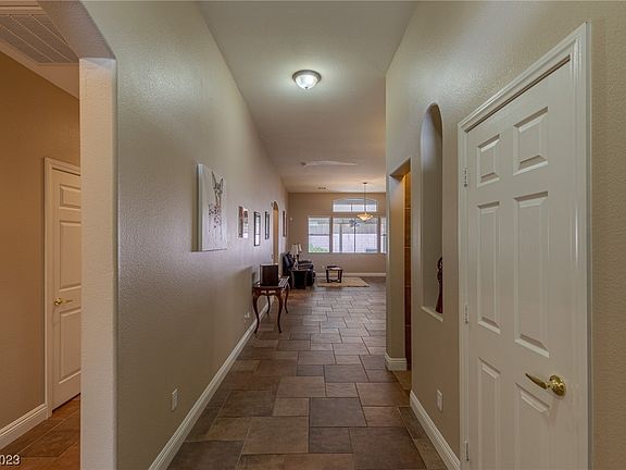 5th image of 6129 Skokie Ct