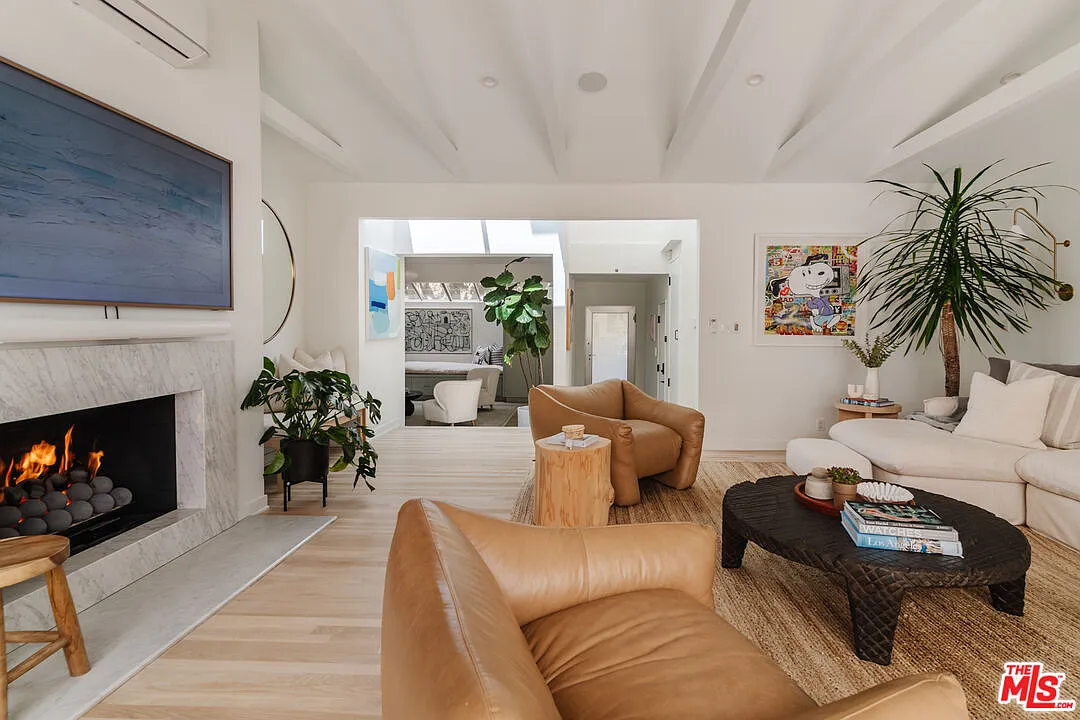 5 bed, 5.0 bath, 4700 sqft, $39,500 — Photo 4