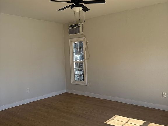 2nd image of 1607 W 49th St #512